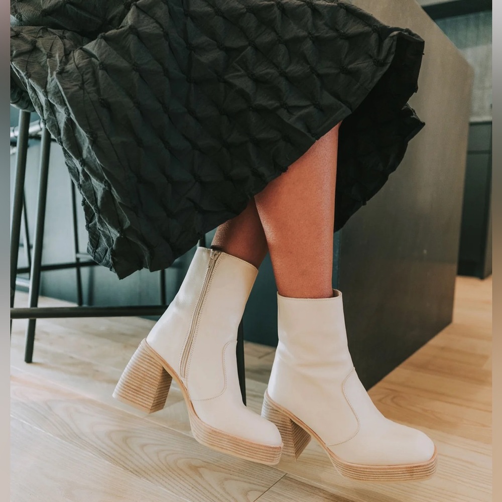 NEW- FREE PEOPLE Ruby Platform Ankle Boot Bone Leather Western Campus